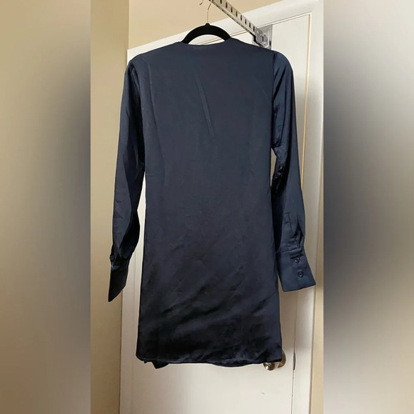 NWT 4th & Reckless NAVY SATIN TIE WRAP DRESS - FALISHA Size Small - Picture 6 of 11